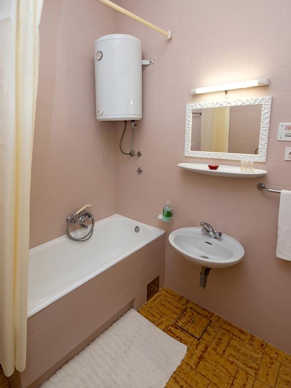 Apartments Dr. Vlasic Podstrana Cameră foto